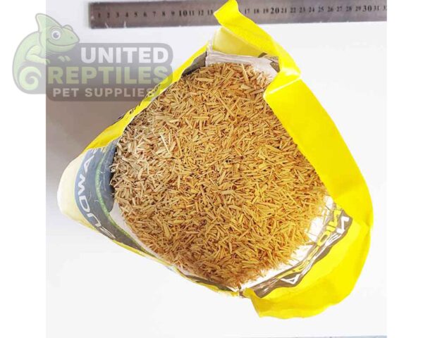 abstract hexagonal shape with lizard inside Aspen Snake Bedding 4L